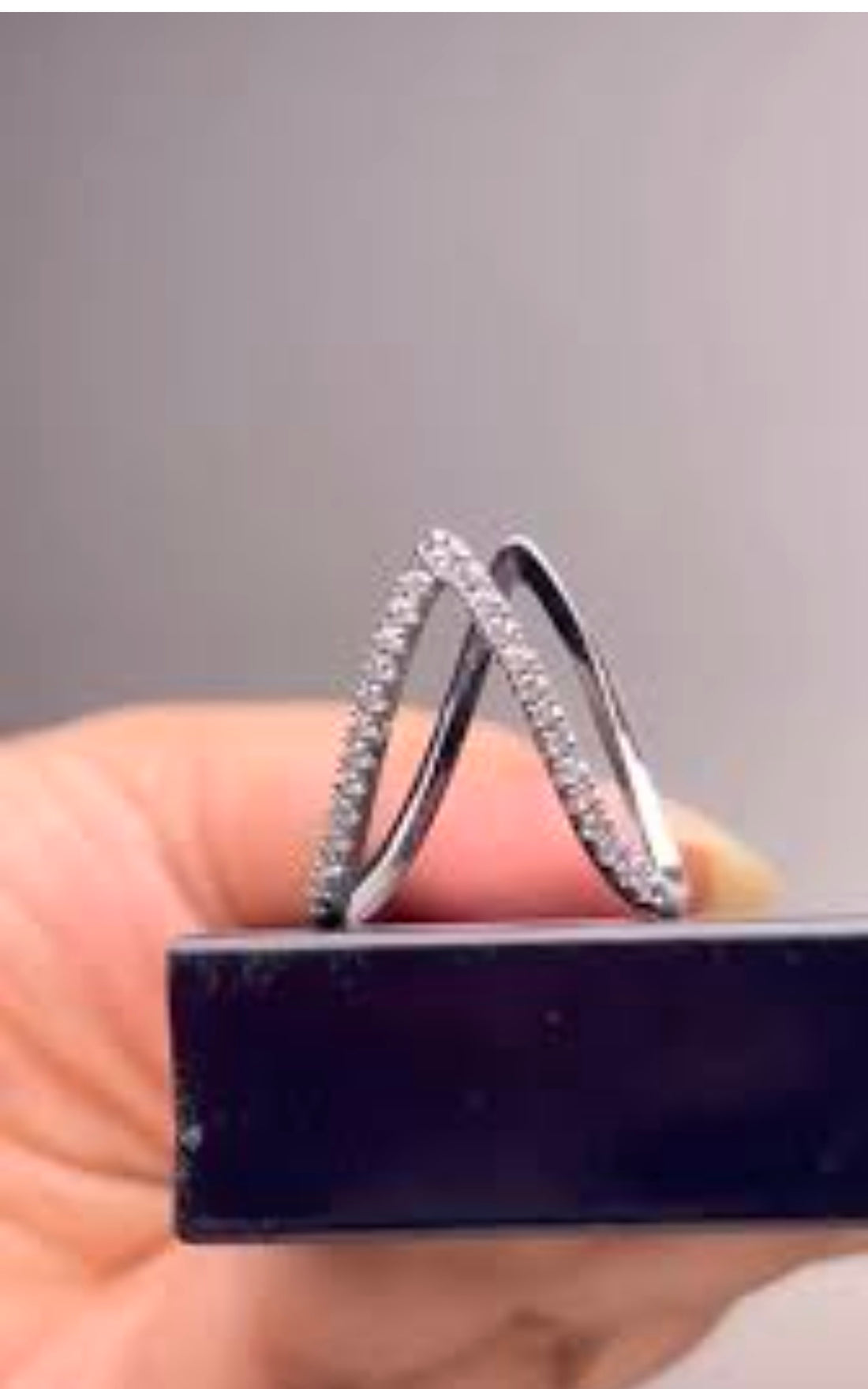 Nova Crystal V Ring