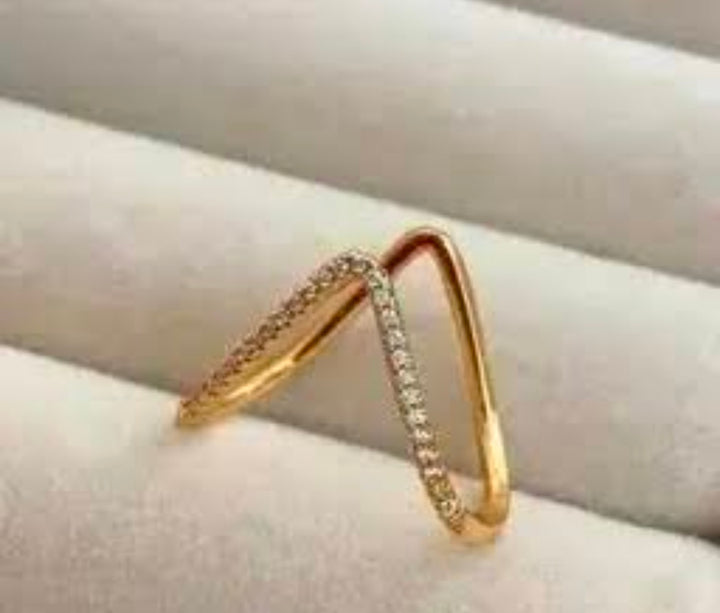 Nova Crystal V Ring