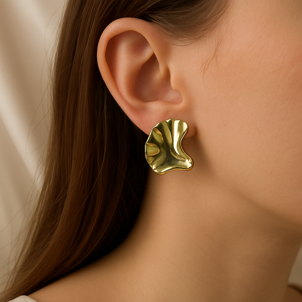 Mira Wave Shell Studs