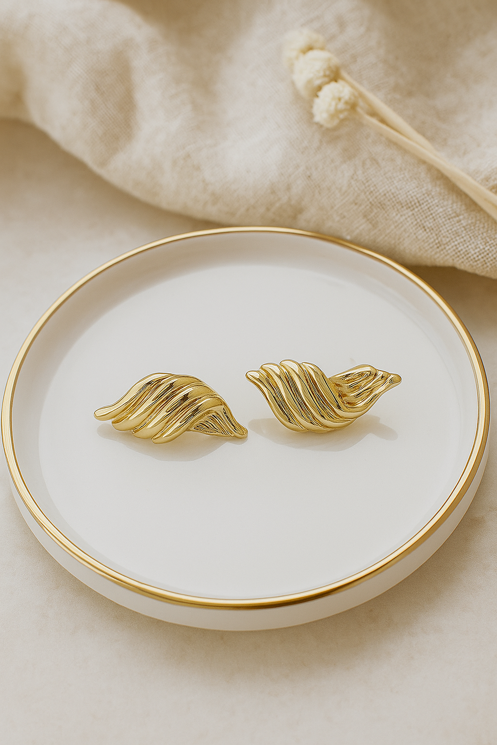 Aurelia  Wave Twist Studs