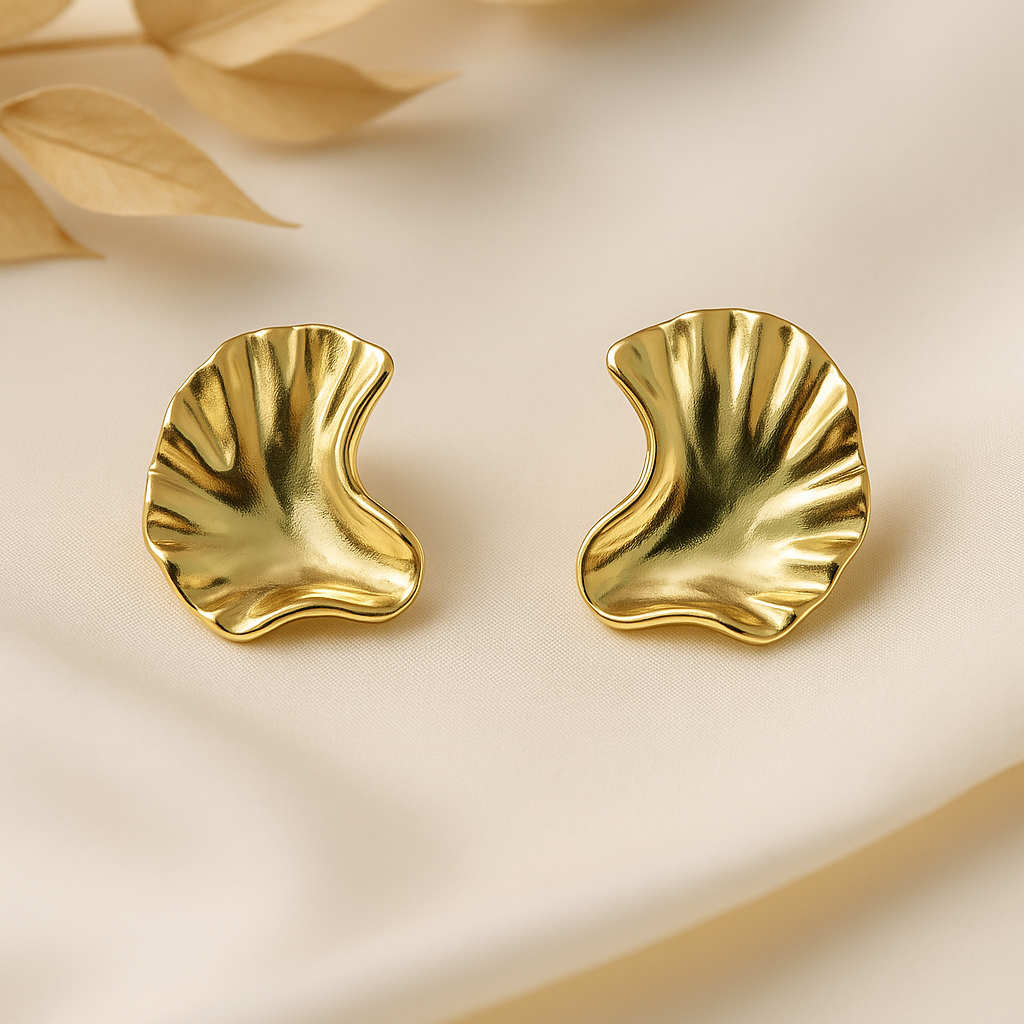 Mira Wave Shell Studs