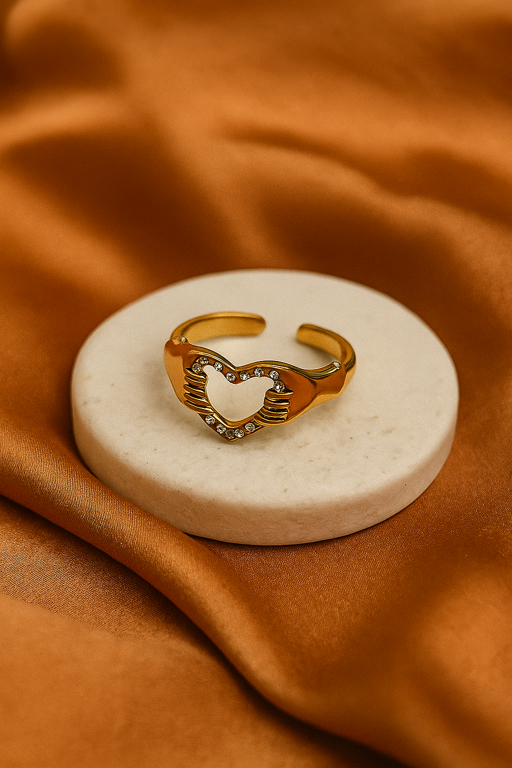 Amora Hug Heart Ring