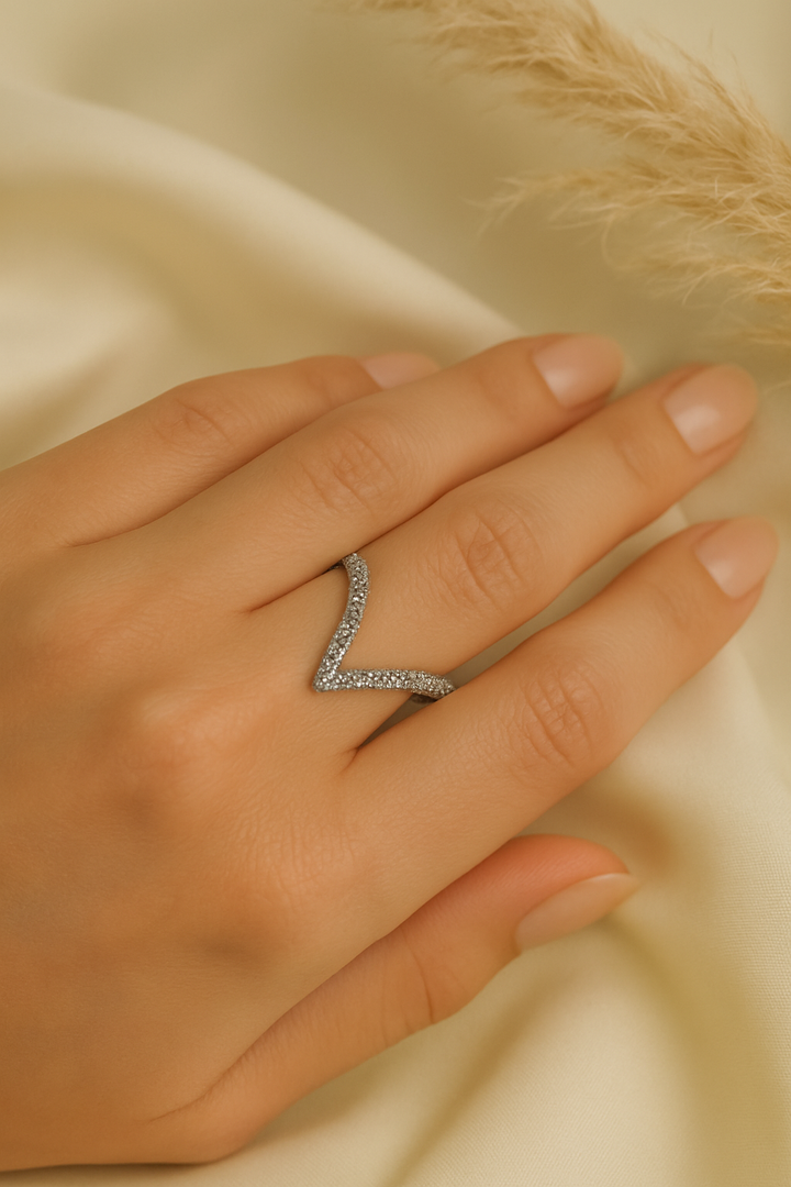 Nova Crystal V Ring