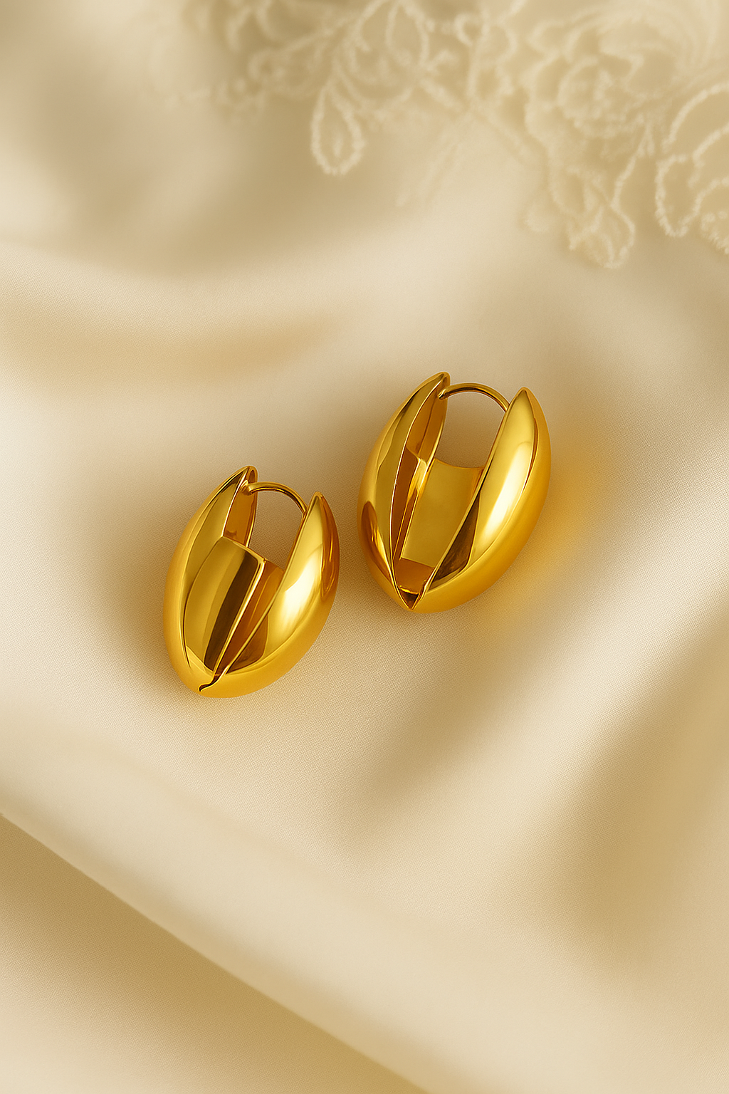 Lunara Classic Oval Studs
