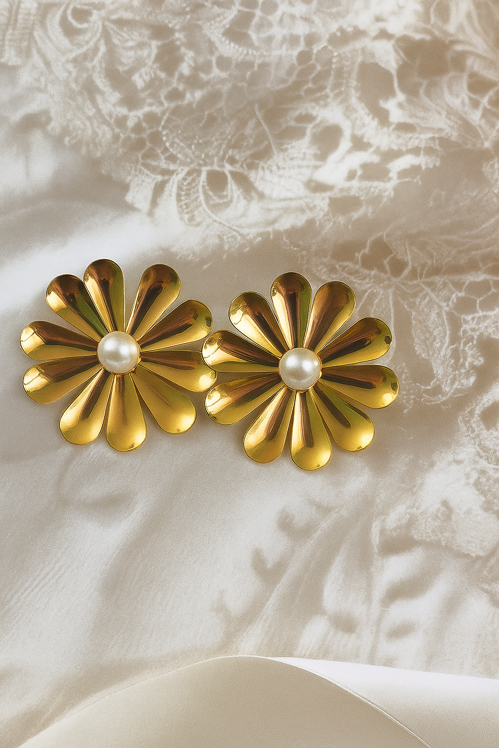 Florencia Bloom Pearl Studs