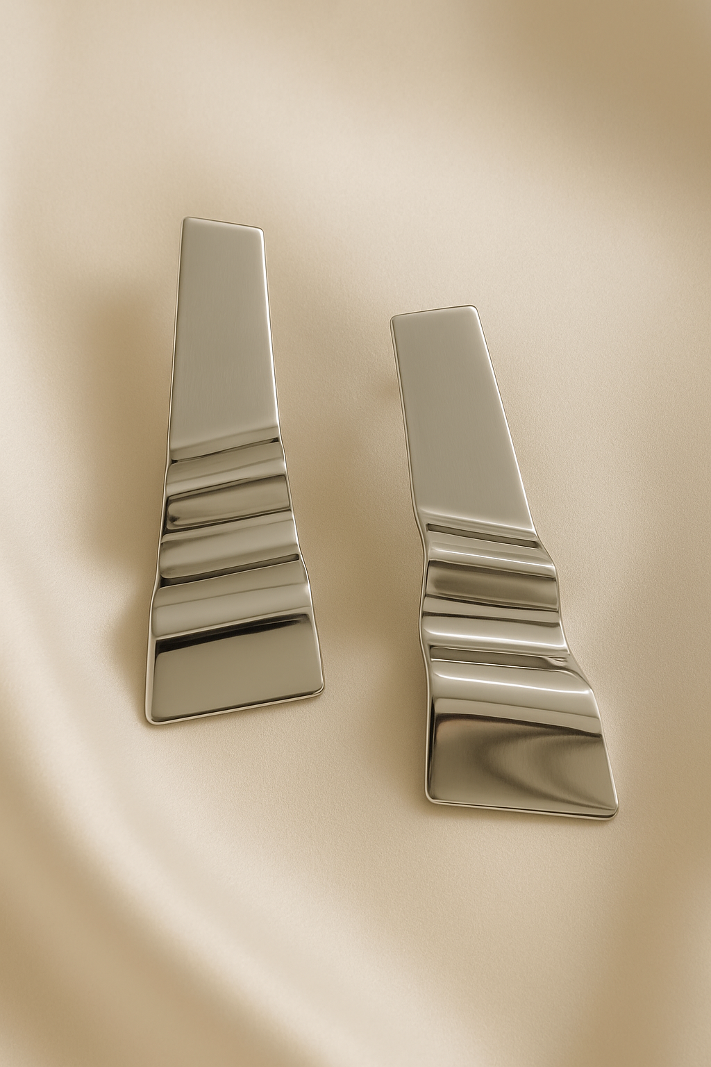 Verta Sculpt Drop Earrings